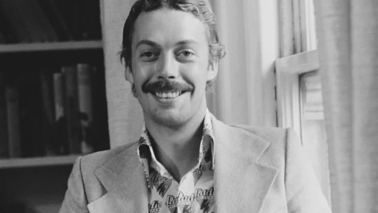 Morte de Tim Curry aos 80 anos mobiliza homenagens de colegas e fãs