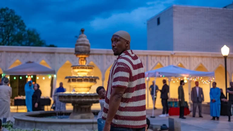 Rolling Stone destaca “Your Mother Your Mother Your Mother”, thriller de Bassam Tariq com Mahershala Ali